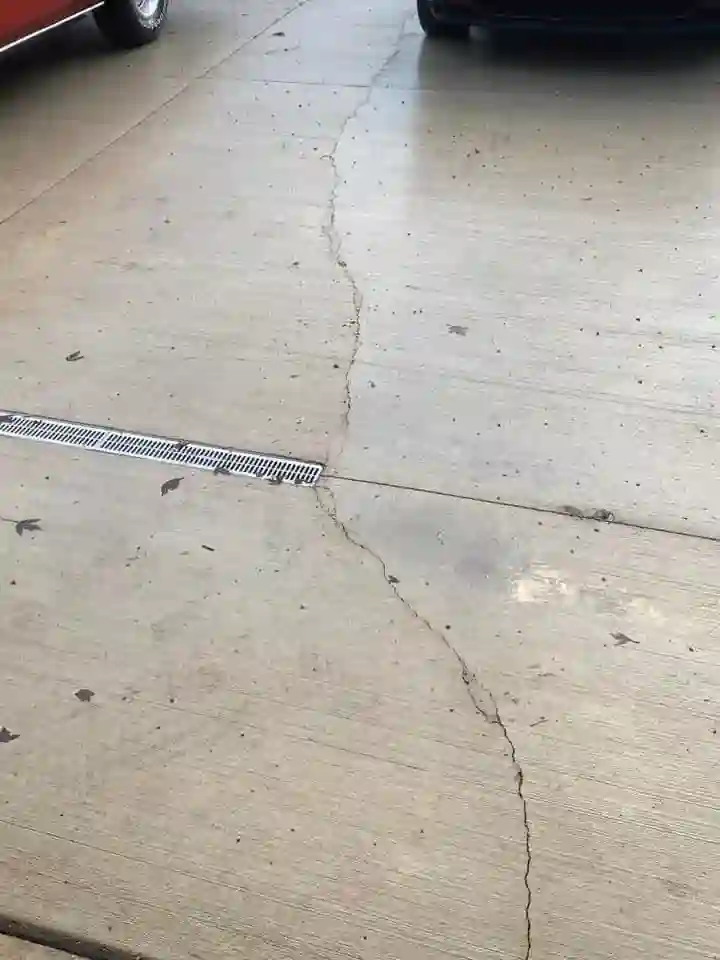 cracked concrete driveway